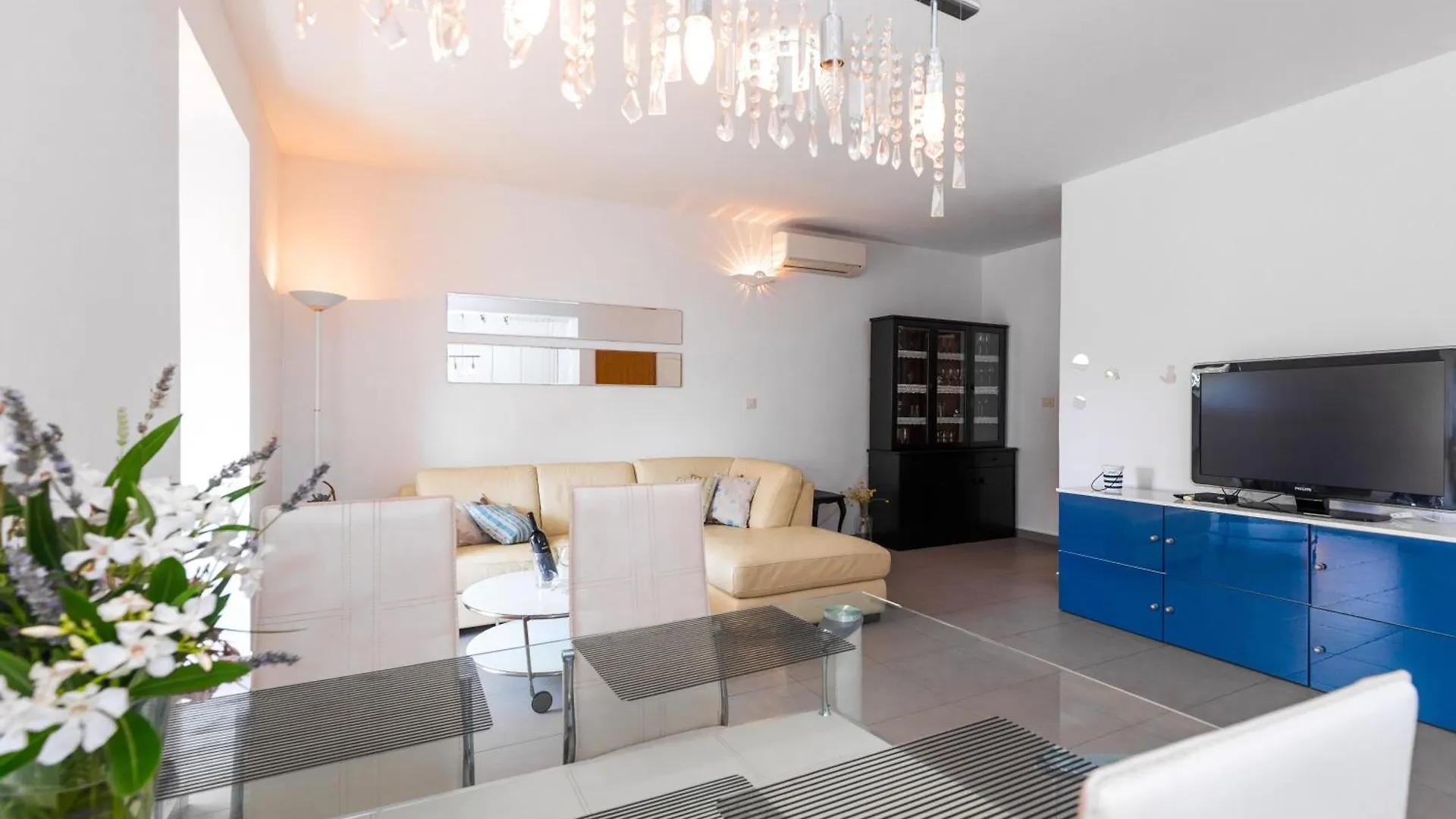 Sulina, Punat Central Location 0*,